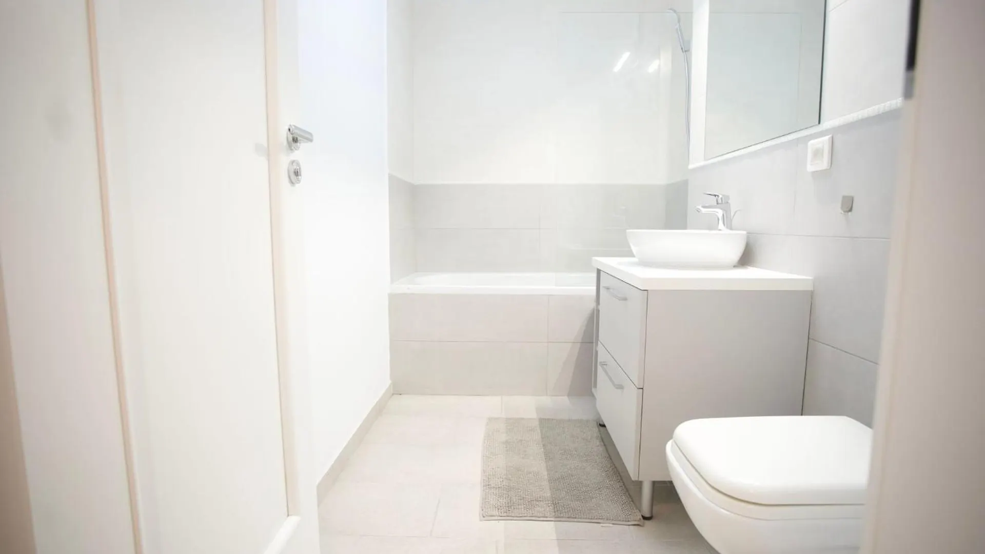 Nordic Nest I Family Apartment With Parking Bucharest