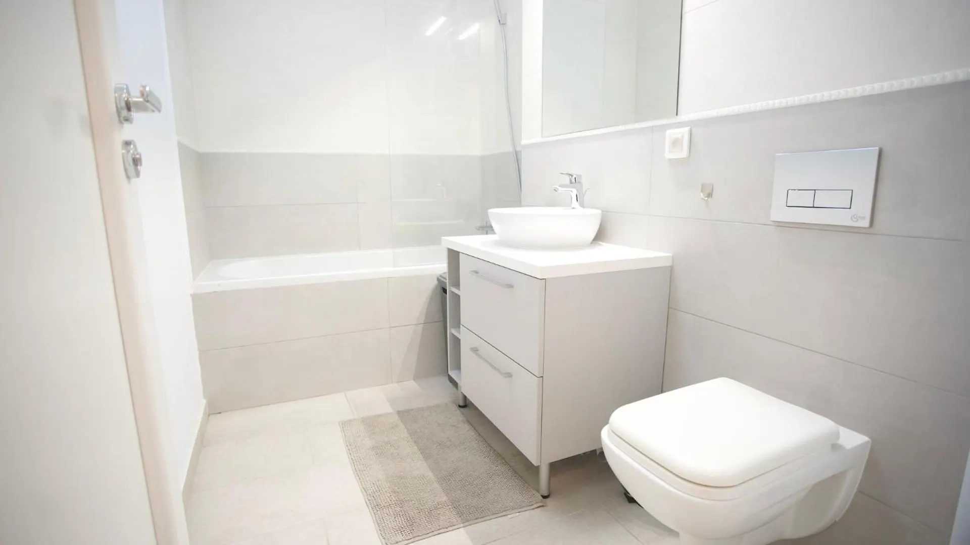 Nordic Nest I Family Apartment With Parking Bucharest