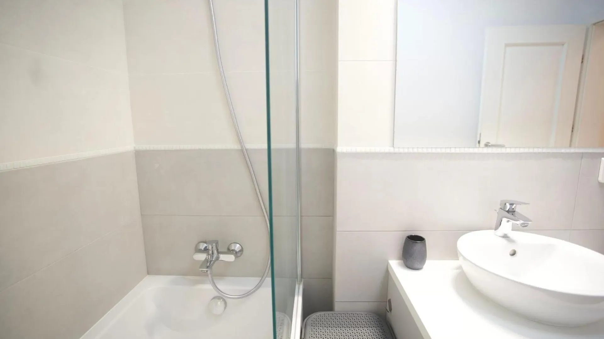 Nordic Nest I Family Apartment With Parking Bucharest Romania